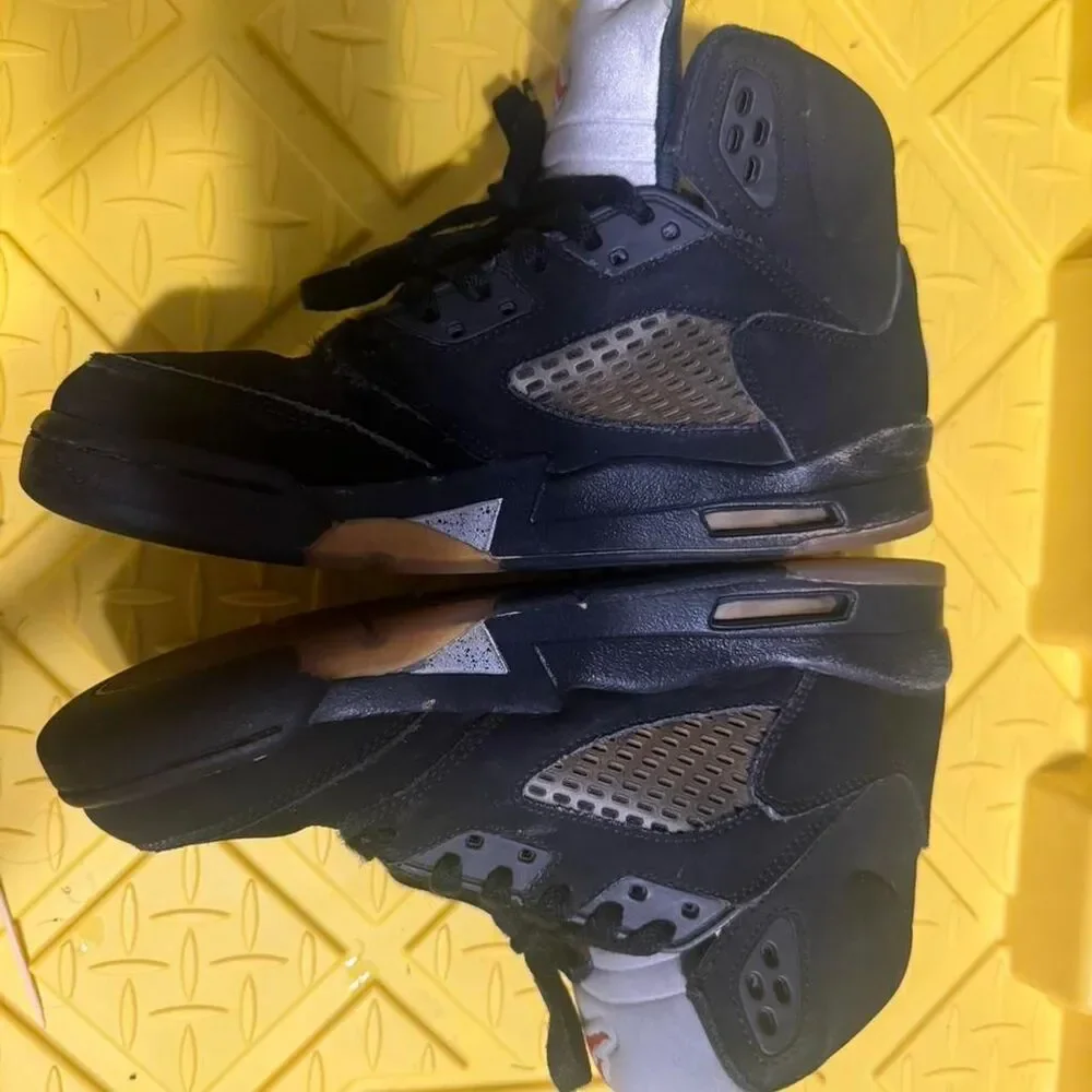 Jordan Men's Black and Navy Trainers